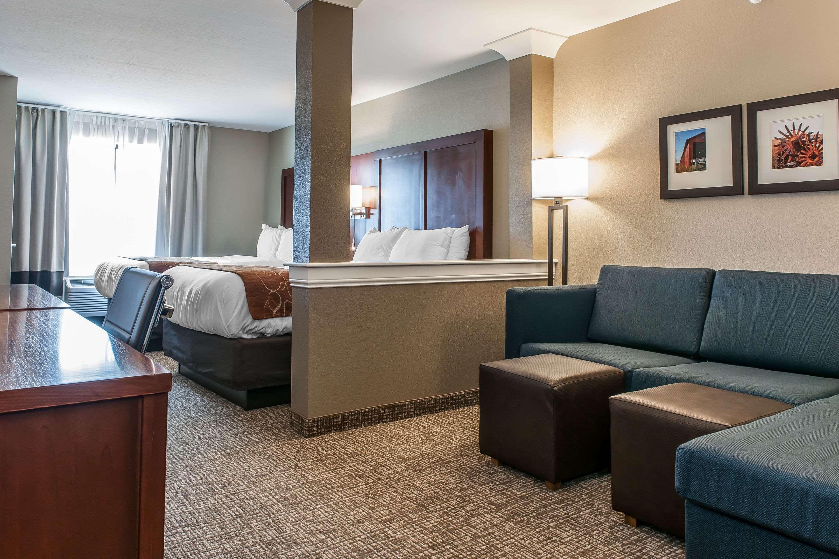 Comfort Suites Rensselaer Near Fair Oaks Екстериор снимка