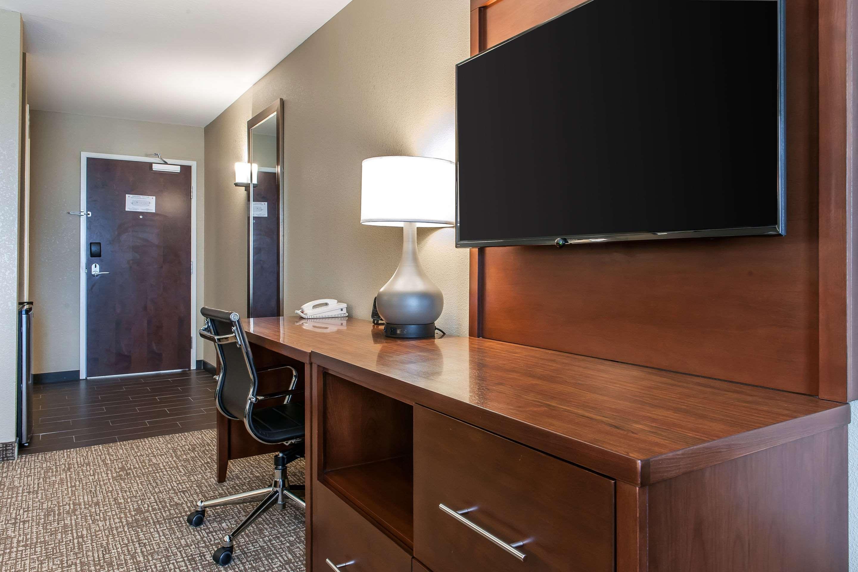 Comfort Suites Rensselaer Near Fair Oaks Екстериор снимка