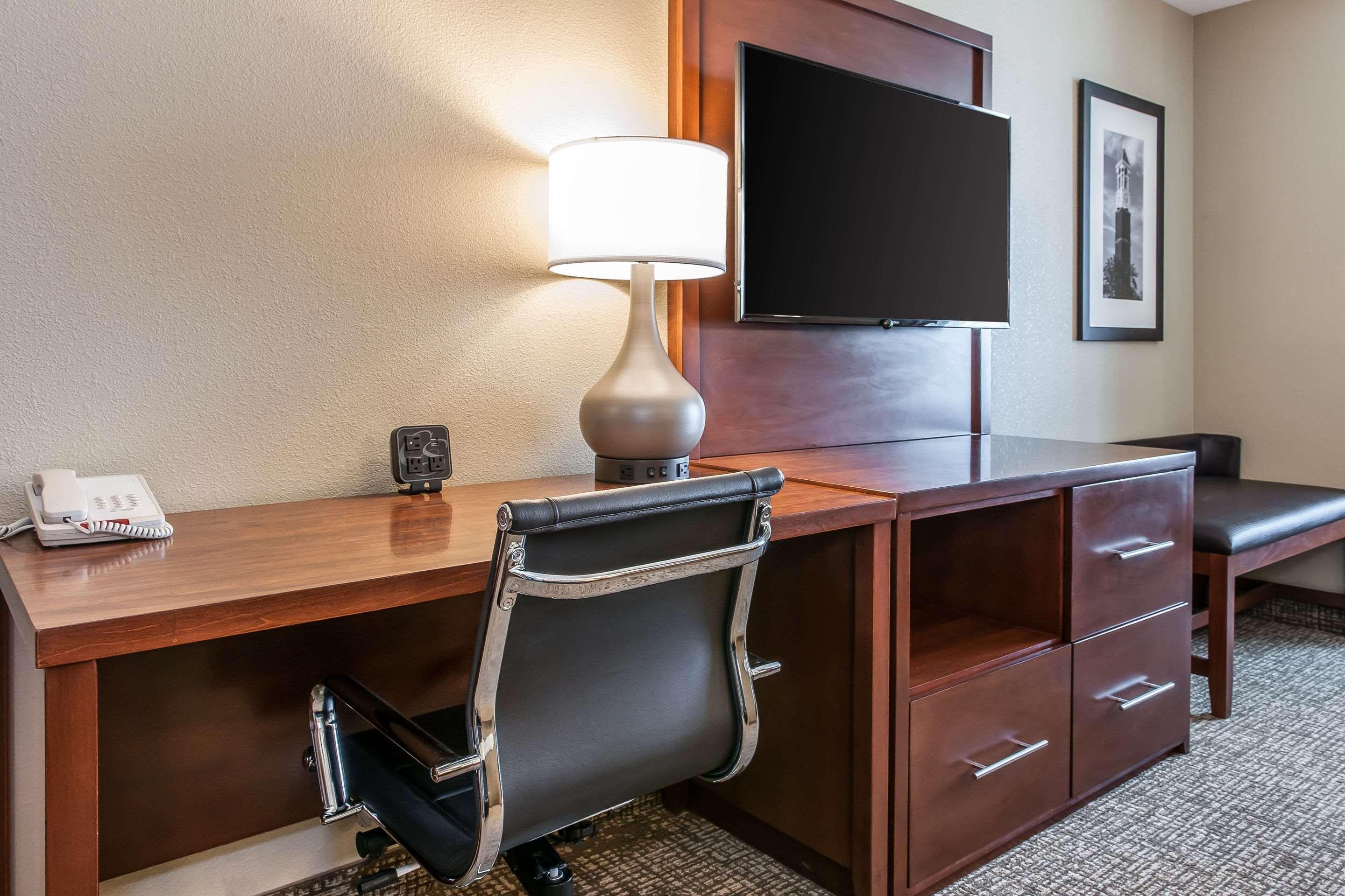 Comfort Suites Rensselaer Near Fair Oaks Екстериор снимка