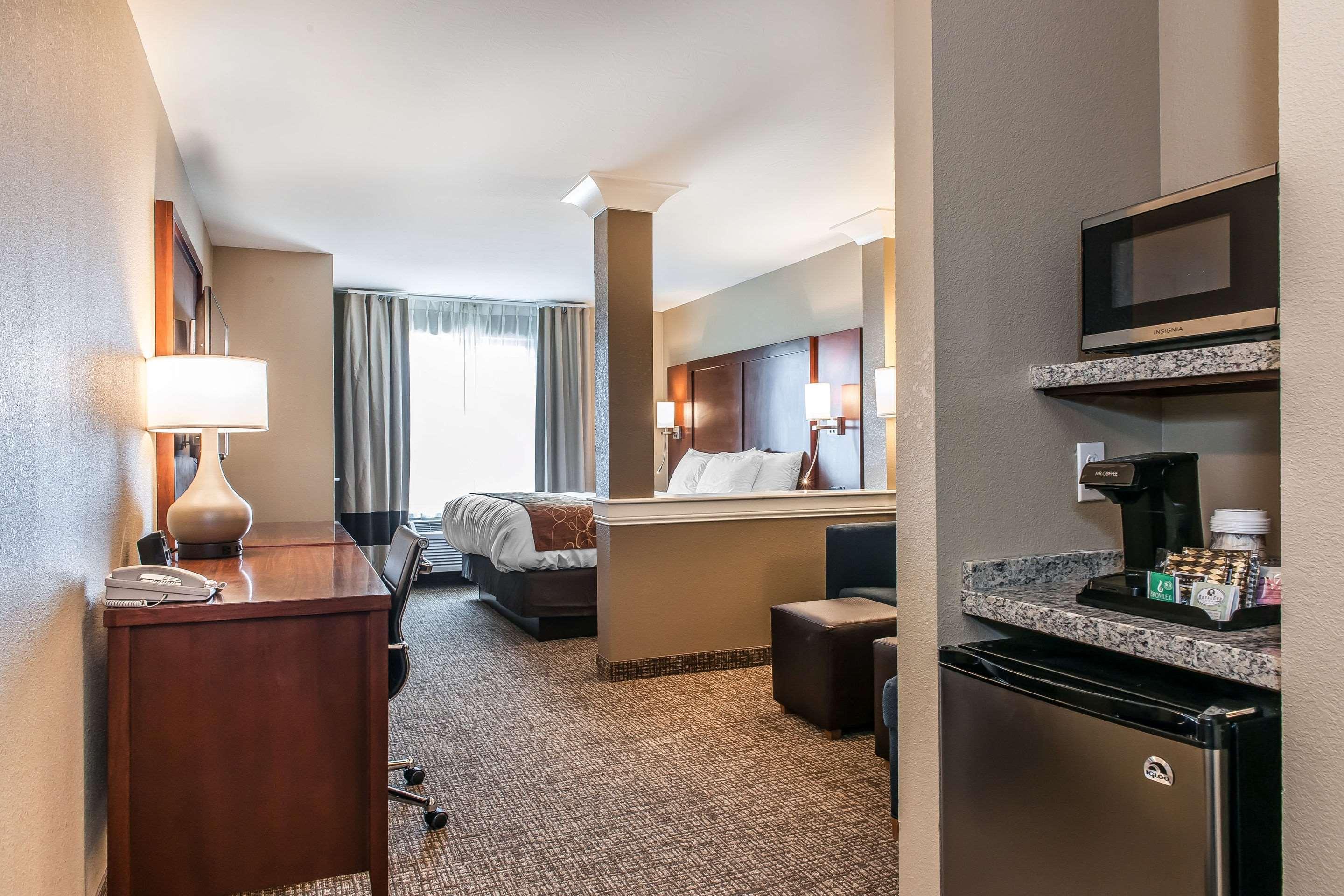 Comfort Suites Rensselaer Near Fair Oaks Екстериор снимка