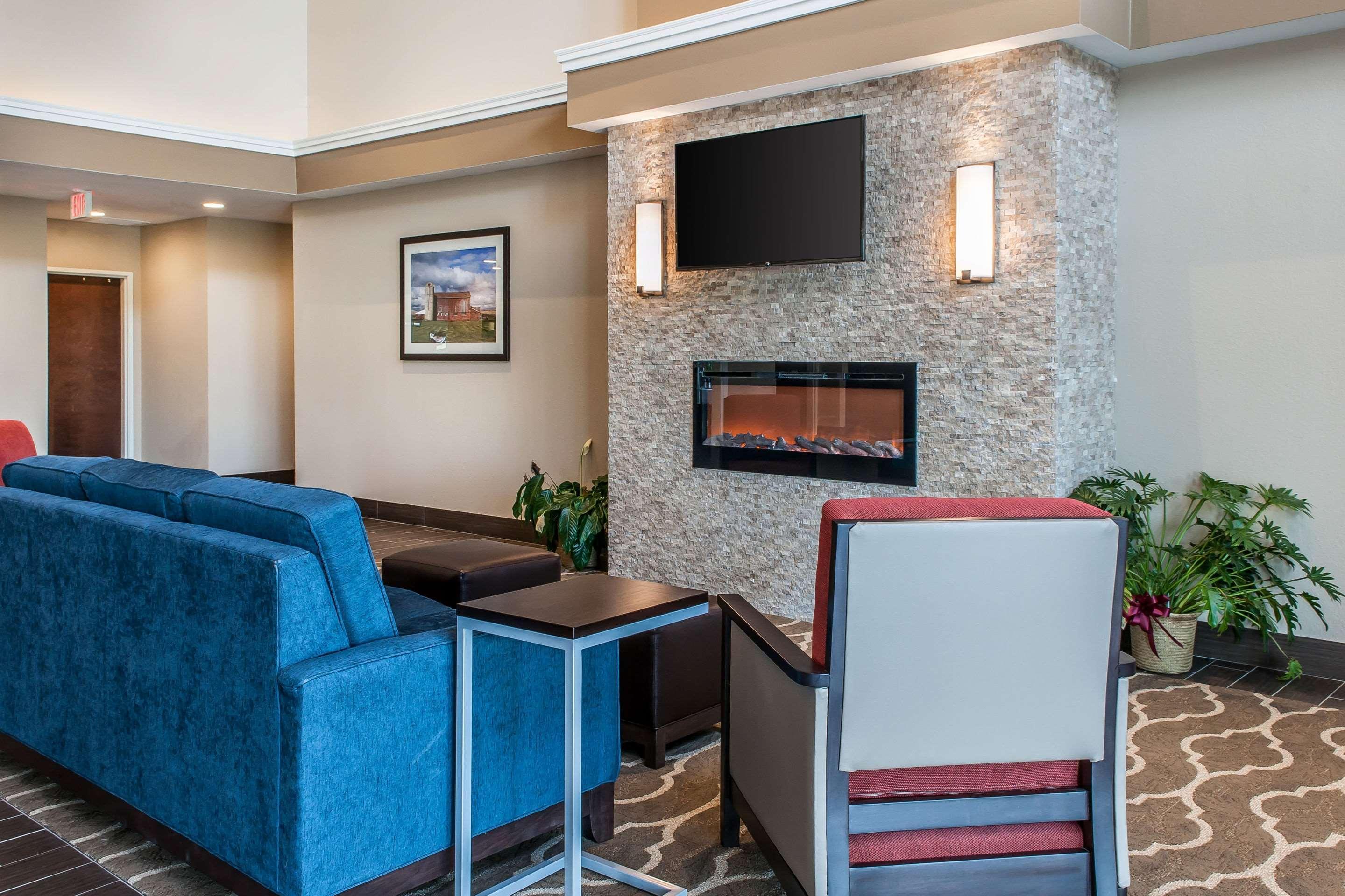 Comfort Suites Rensselaer Near Fair Oaks Екстериор снимка