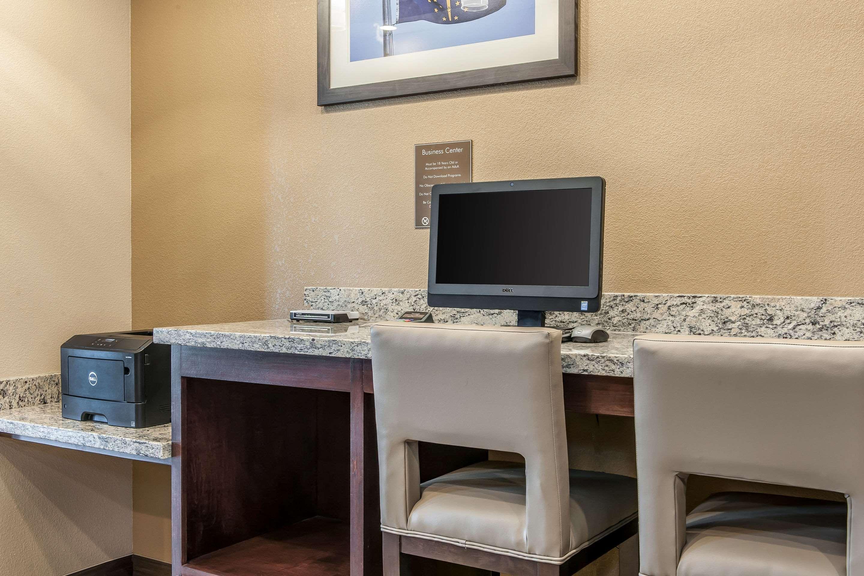 Comfort Suites Rensselaer Near Fair Oaks Екстериор снимка