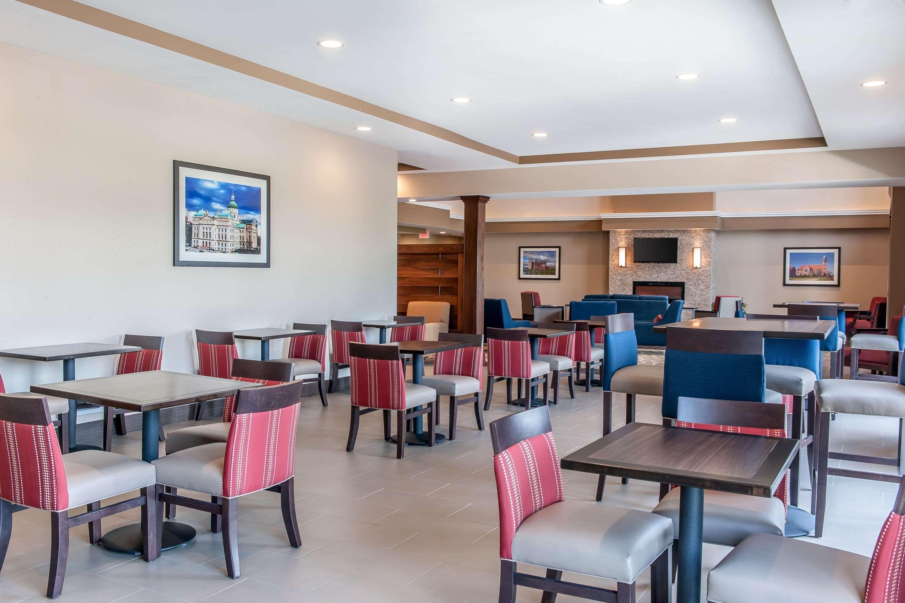 Comfort Suites Rensselaer Near Fair Oaks Екстериор снимка