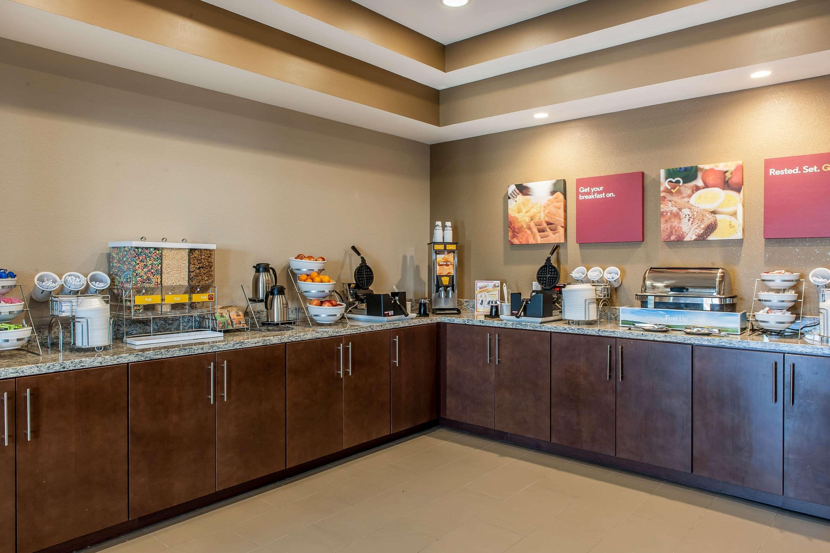 Comfort Suites Rensselaer Near Fair Oaks Екстериор снимка