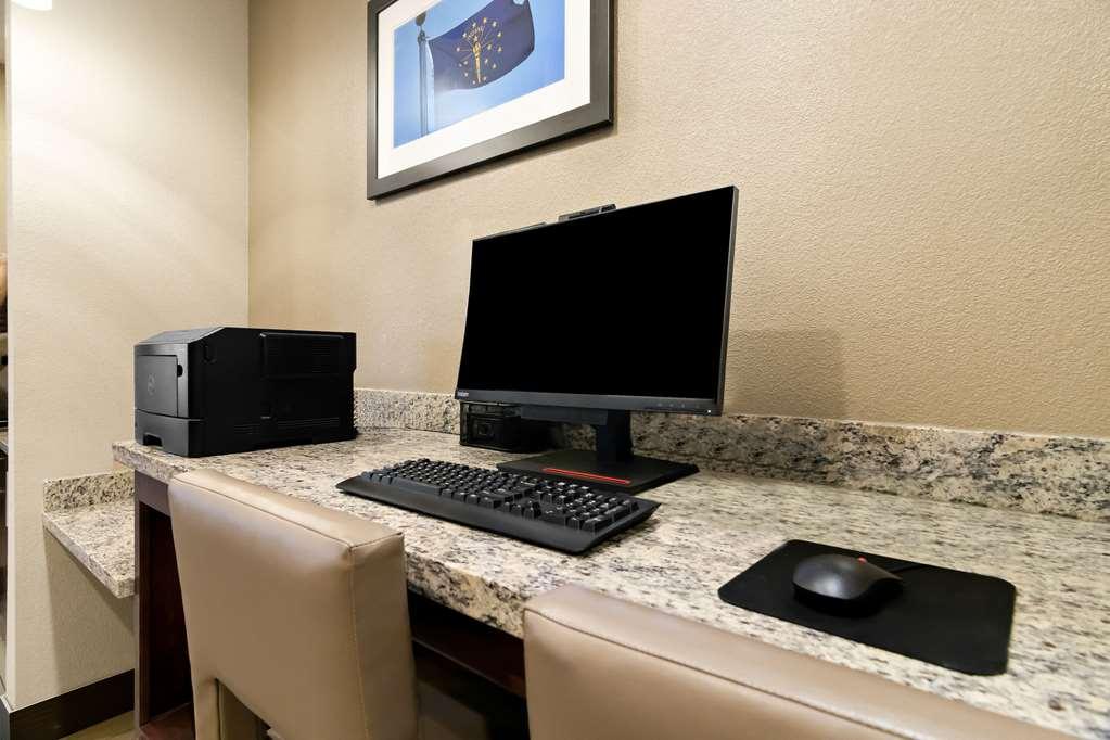 Comfort Suites Rensselaer Near Fair Oaks Съоръжения снимка