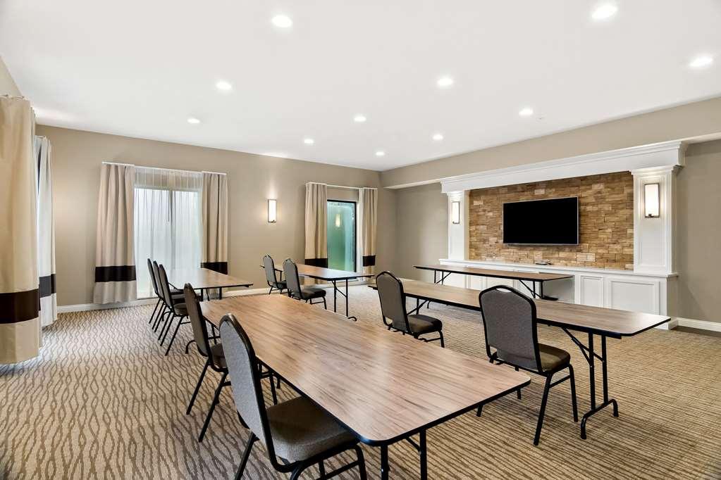 Comfort Suites Rensselaer Near Fair Oaks Съоръжения снимка